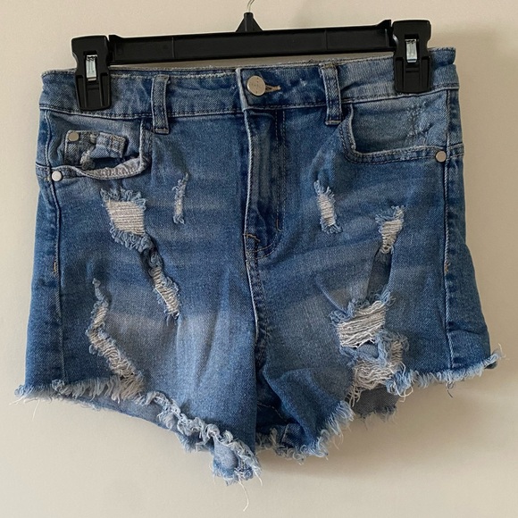 Kendall & Kylie Pants - Kendall + Kylie The Icon Short Jean Shorts, 26‎